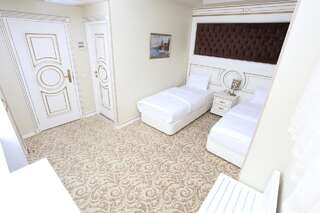 Отель Opera Hotel Баку Стандартный двухместный номер с 2 отдельными кроватями-1
